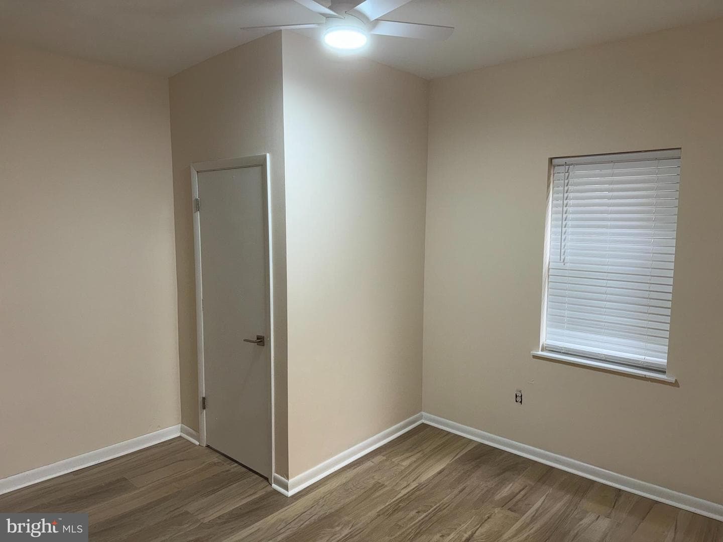 2729 E Cambria Street photo 9