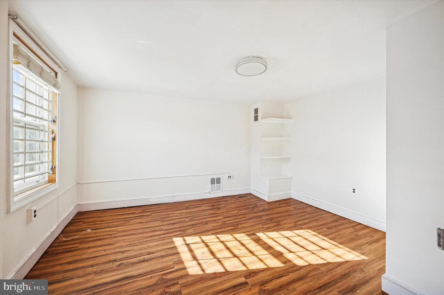 2038 Fairmount Avenue photo 16