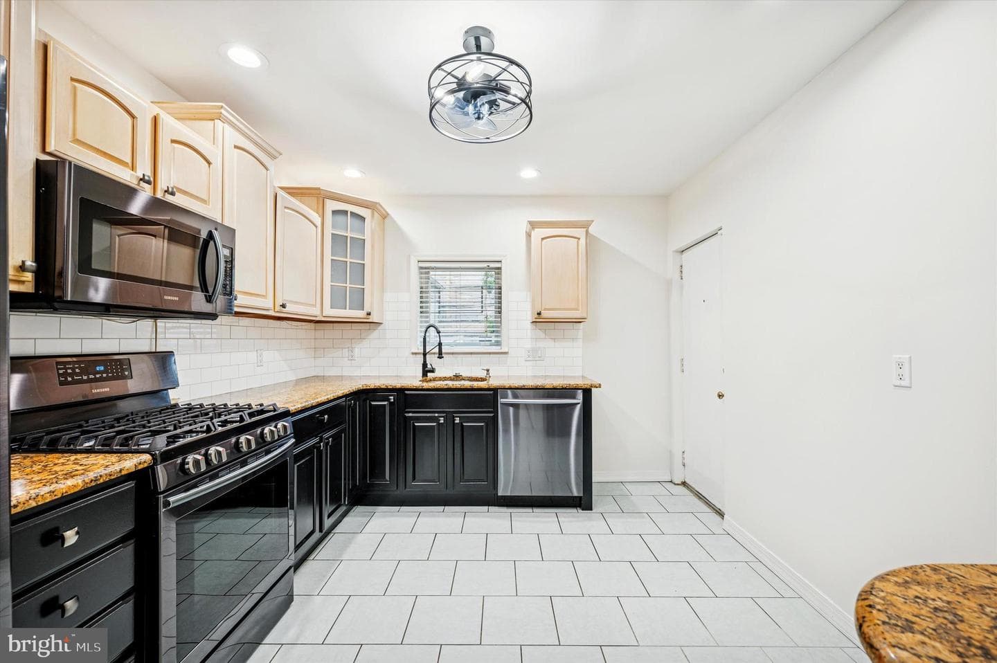 2038 Fairmount Avenue photo 7