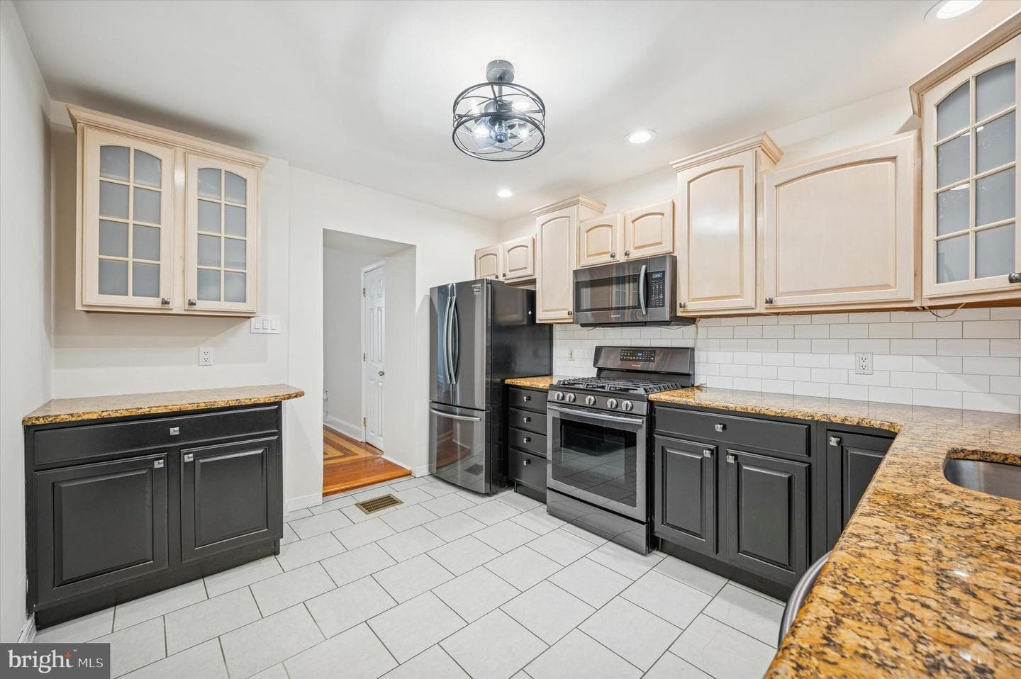 2038 Fairmount Avenue photo 8