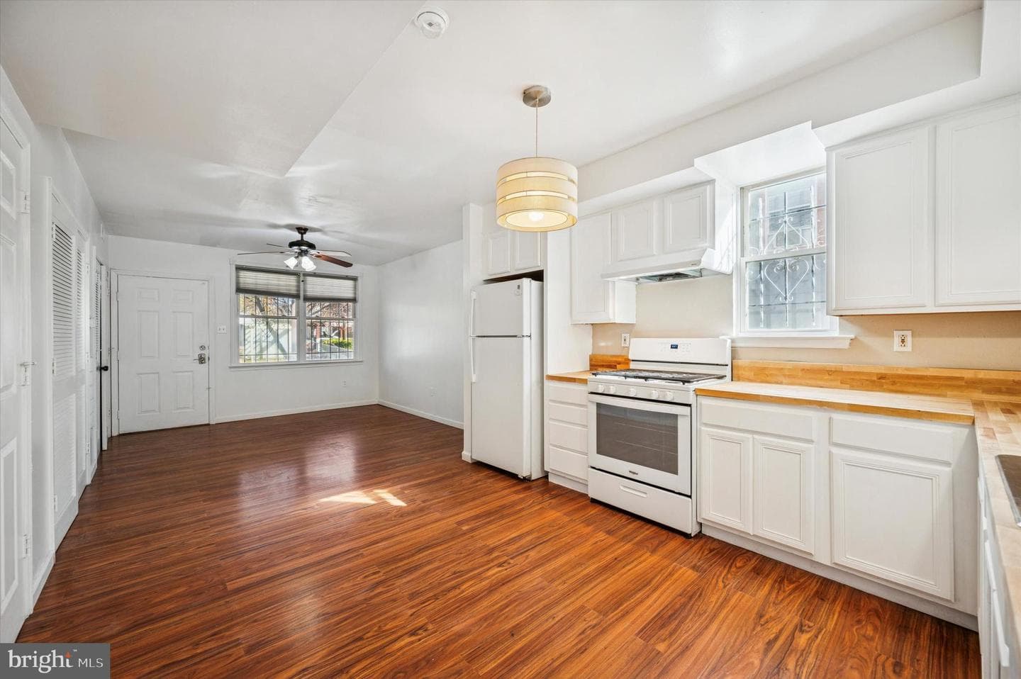 1817 Wilmot Street photo 5