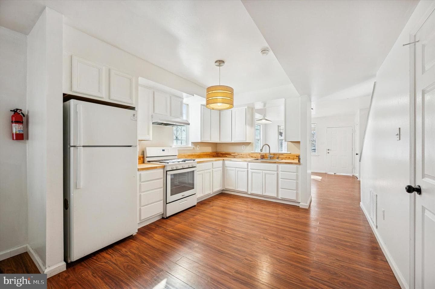 1817 Wilmot Street photo 6
