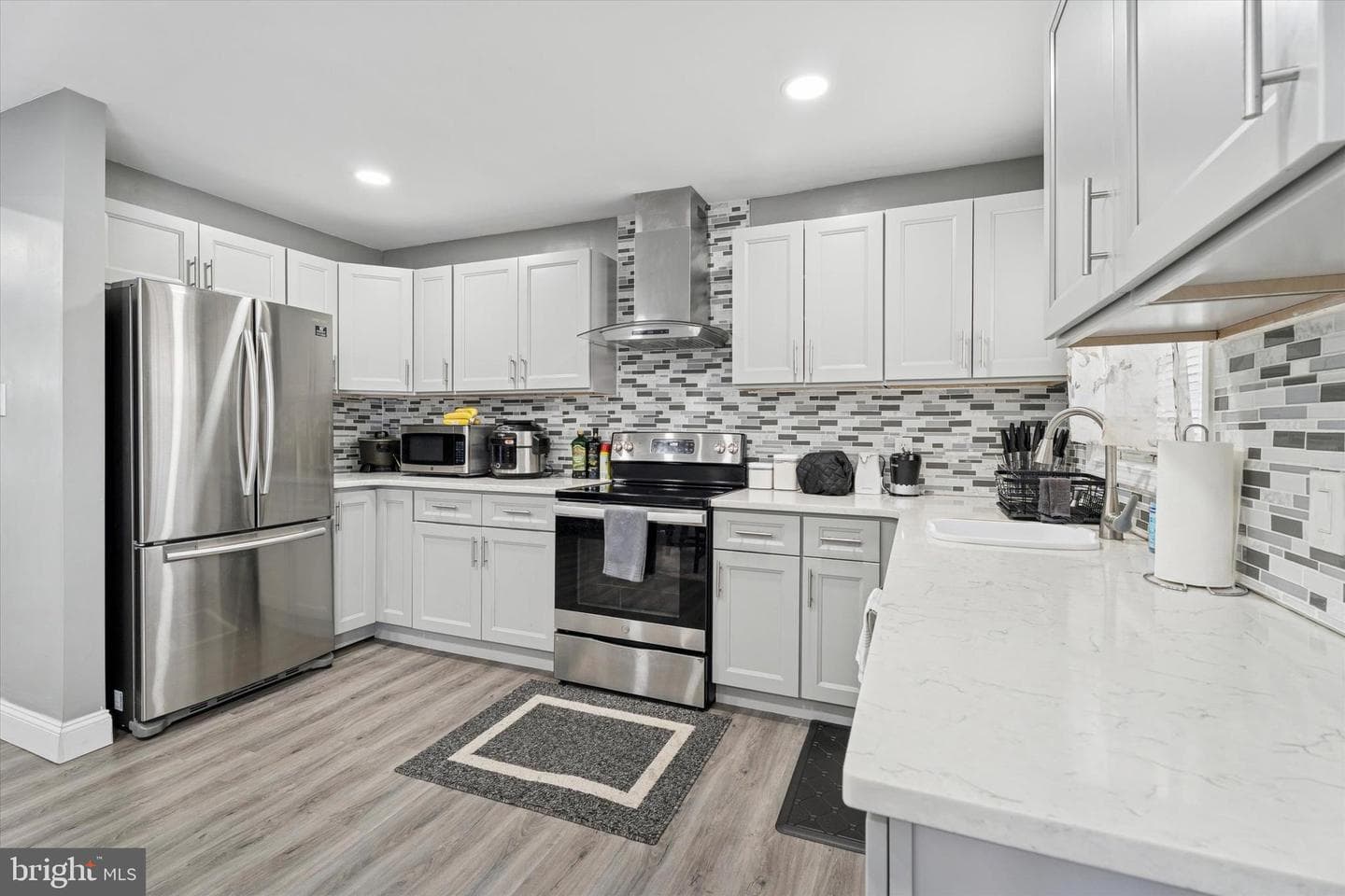 8319 Woolston Avenue photo 3