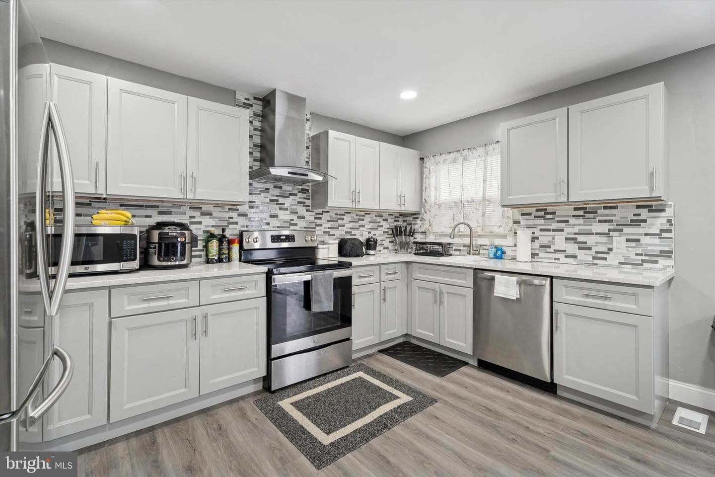 8319 Woolston Avenue photo 4