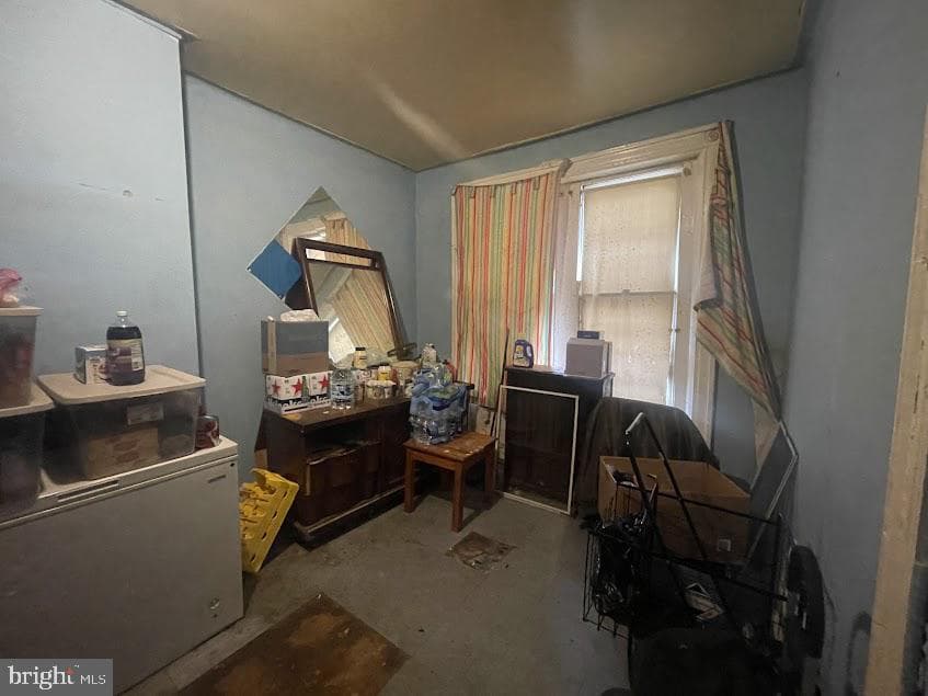 1042 W Indiana Avenue photo 3
