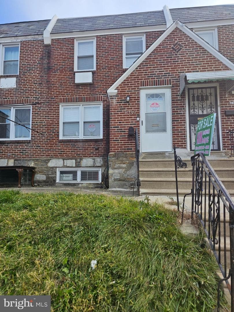 7039 Kindred Street photo 2