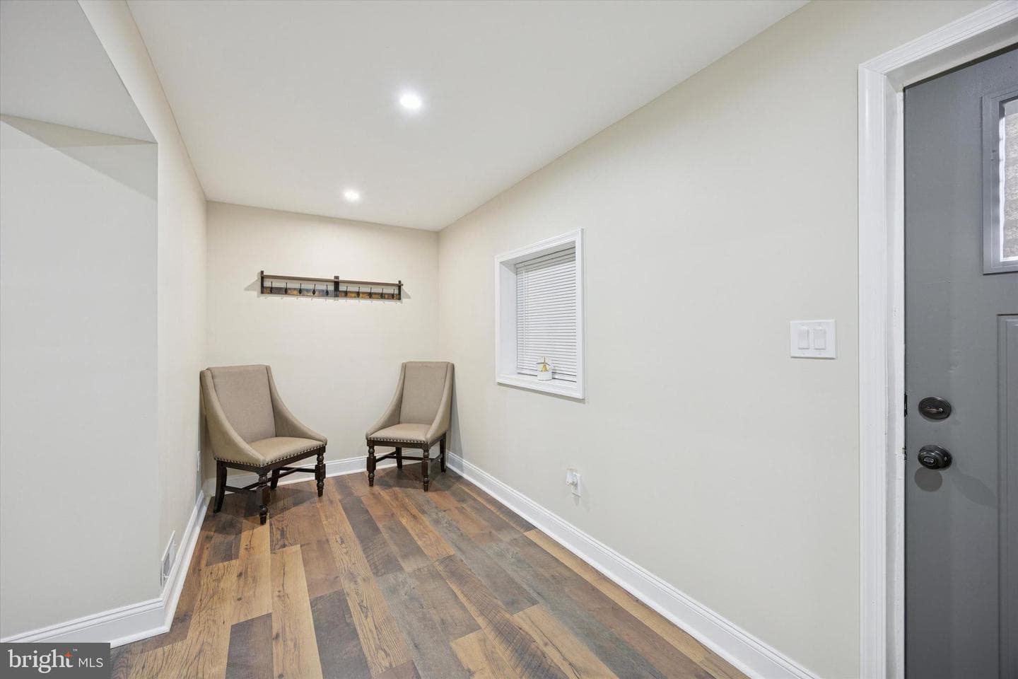 2604 S Berbro Street photo 2