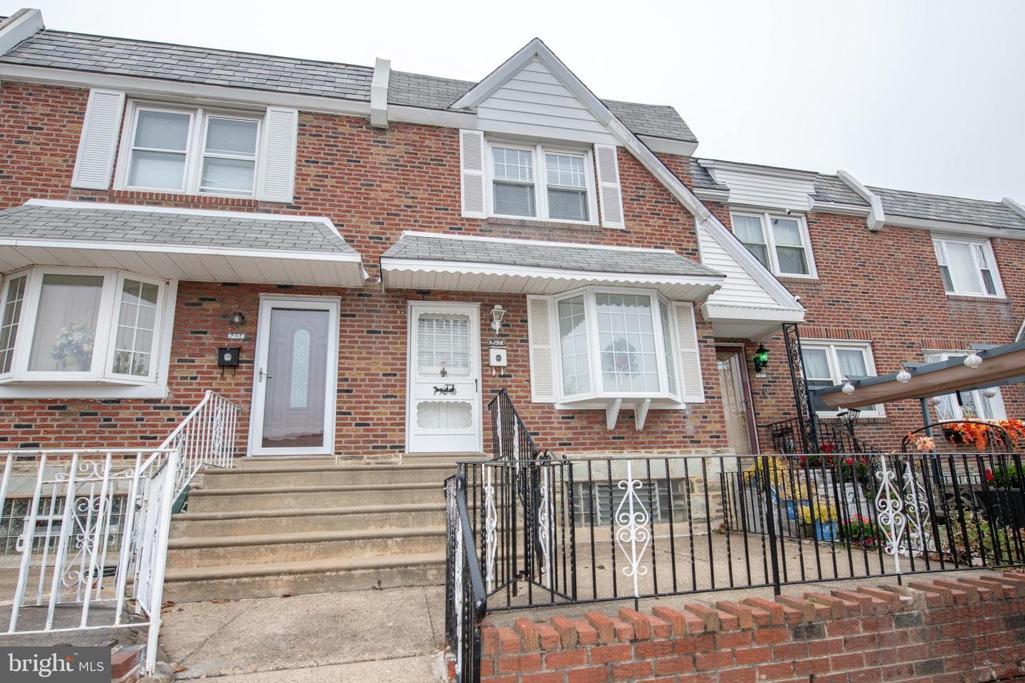6258 Cottage Street photo 2