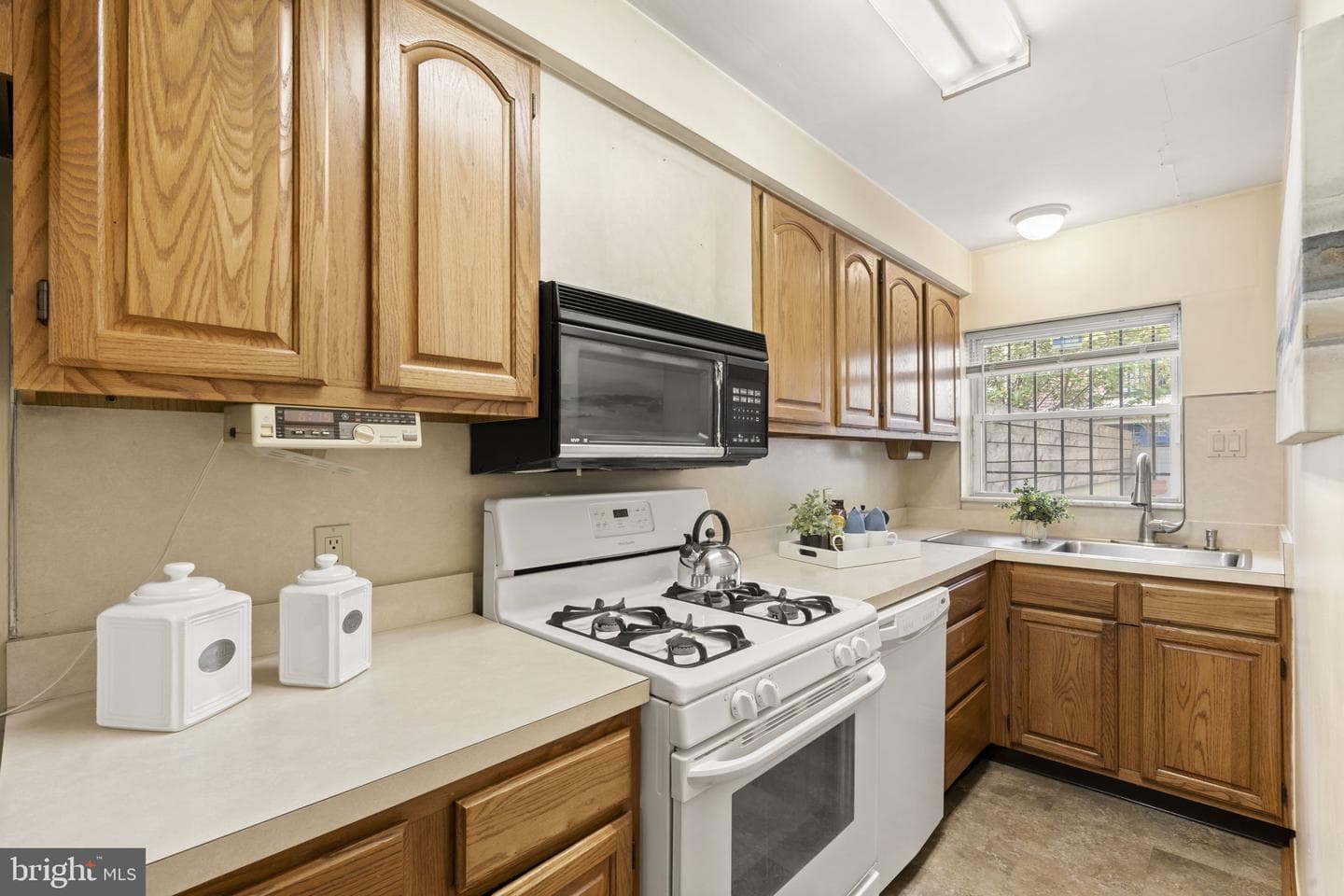 607 Catharine Street photo 13