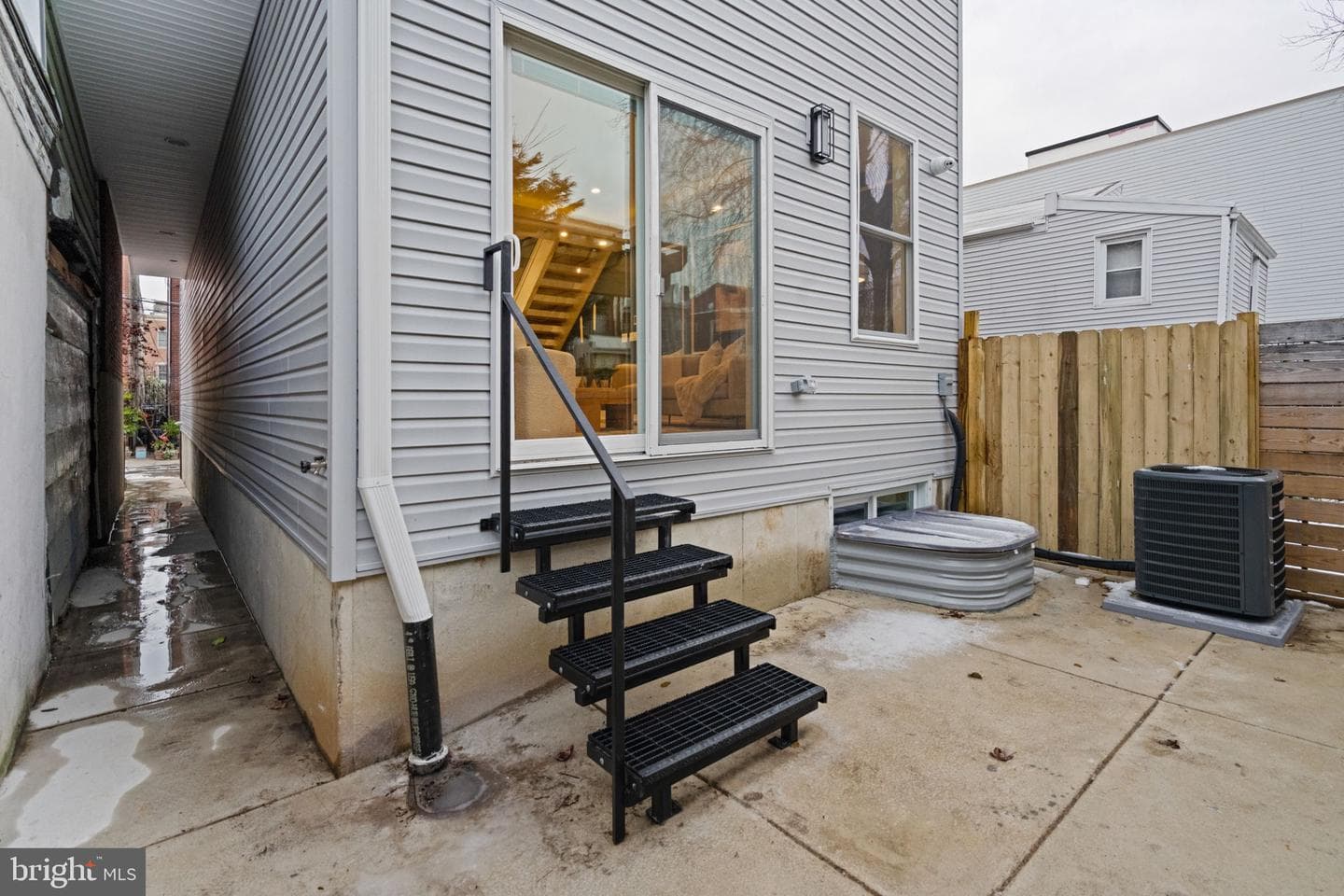 1125 Crease Street photo 16