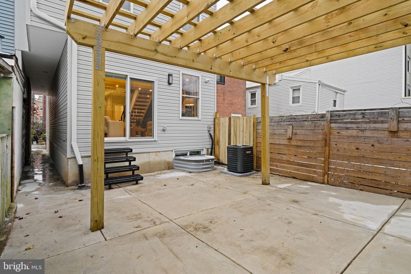 1125 Crease Street photo 17