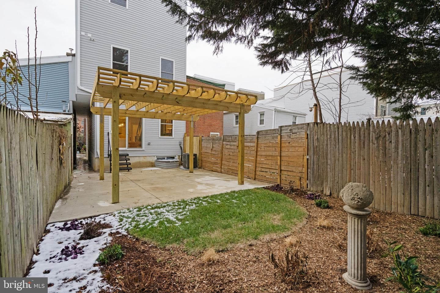 1125 Crease Street photo 19