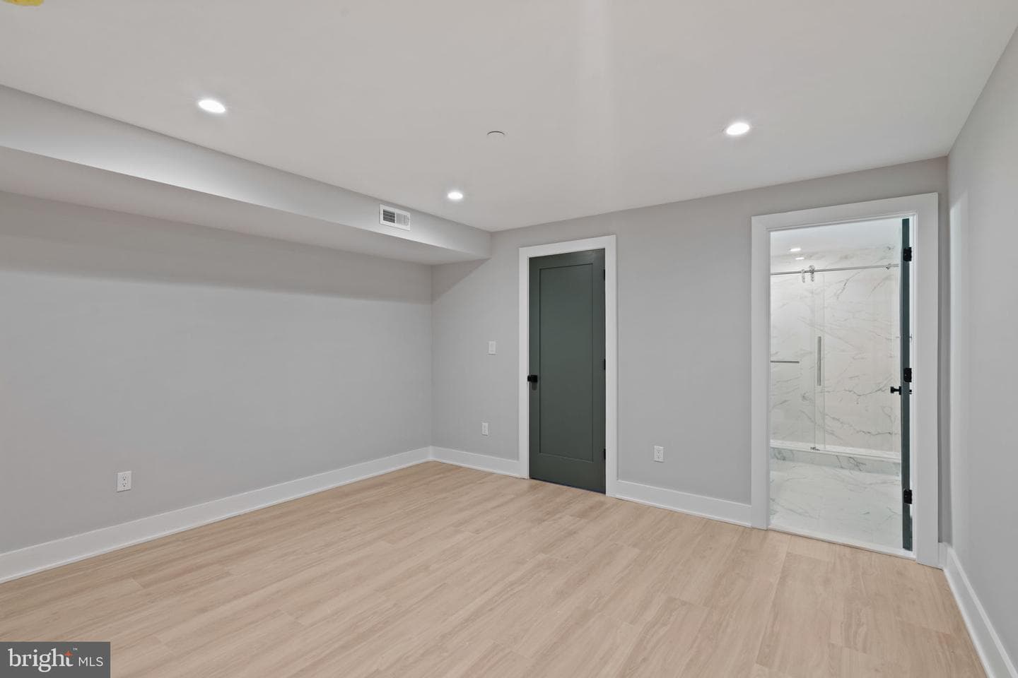 1125 Crease Street photo 23