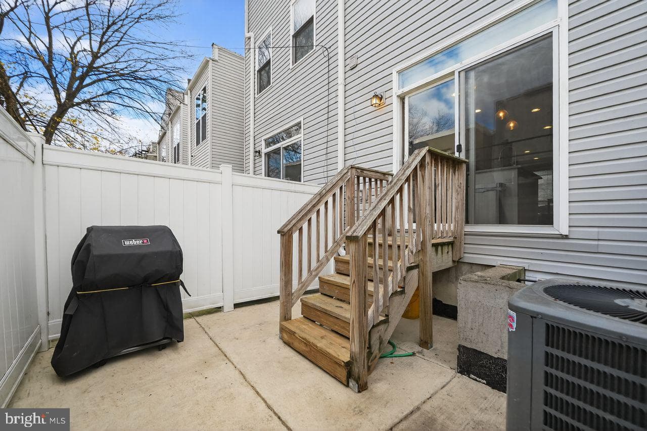 2247 Wilder Street photo 34