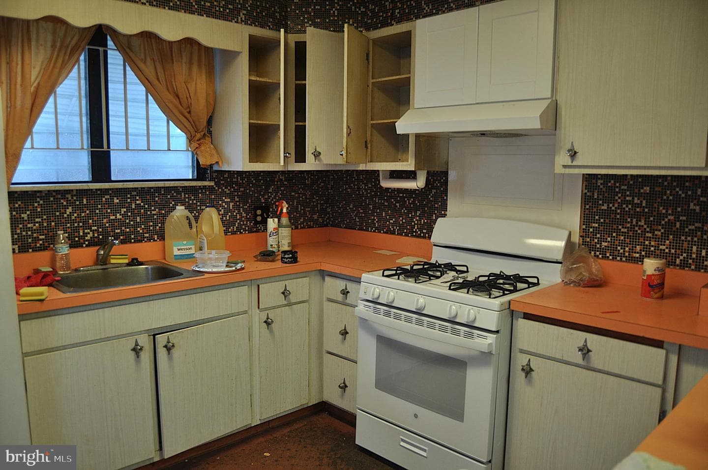 2630 S Hutchinson Street photo 6