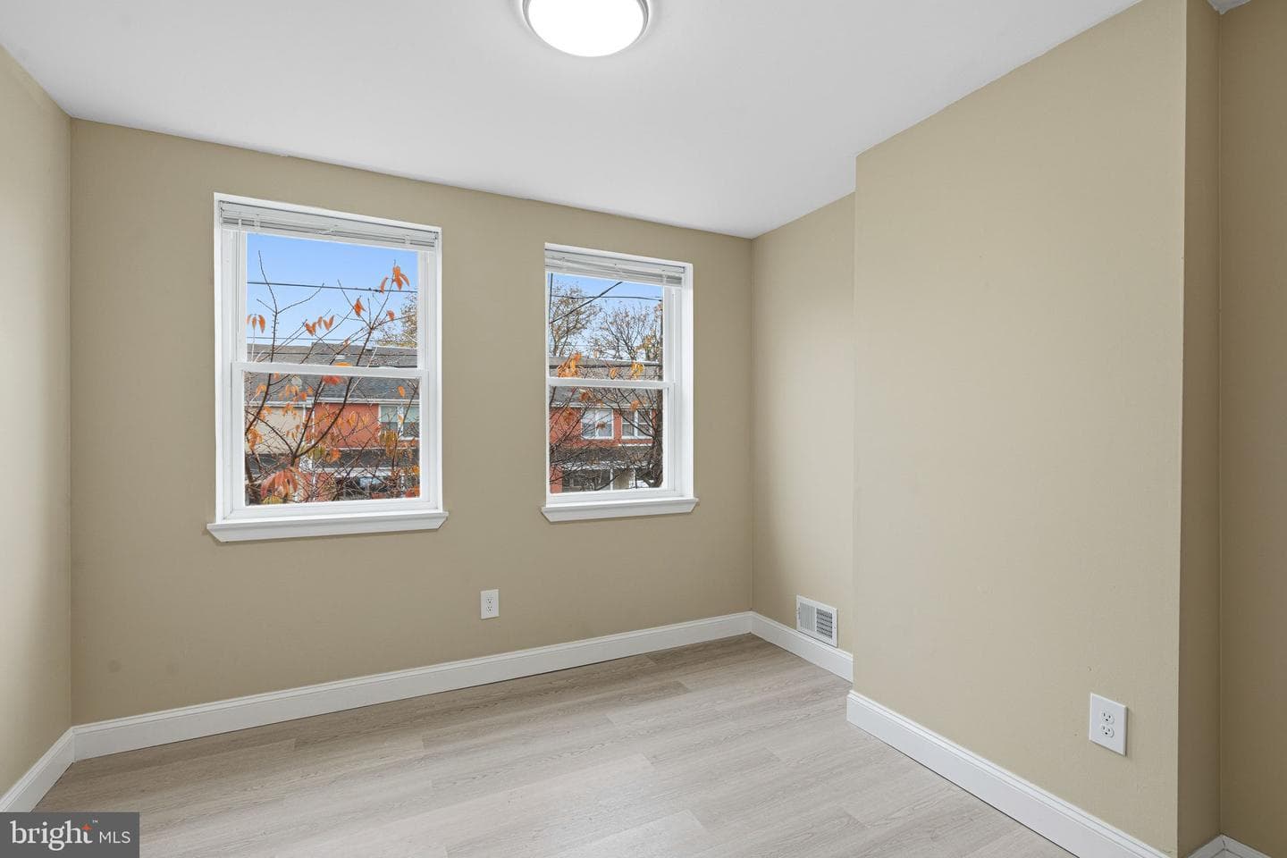 1519 W Thompson Street photo 16