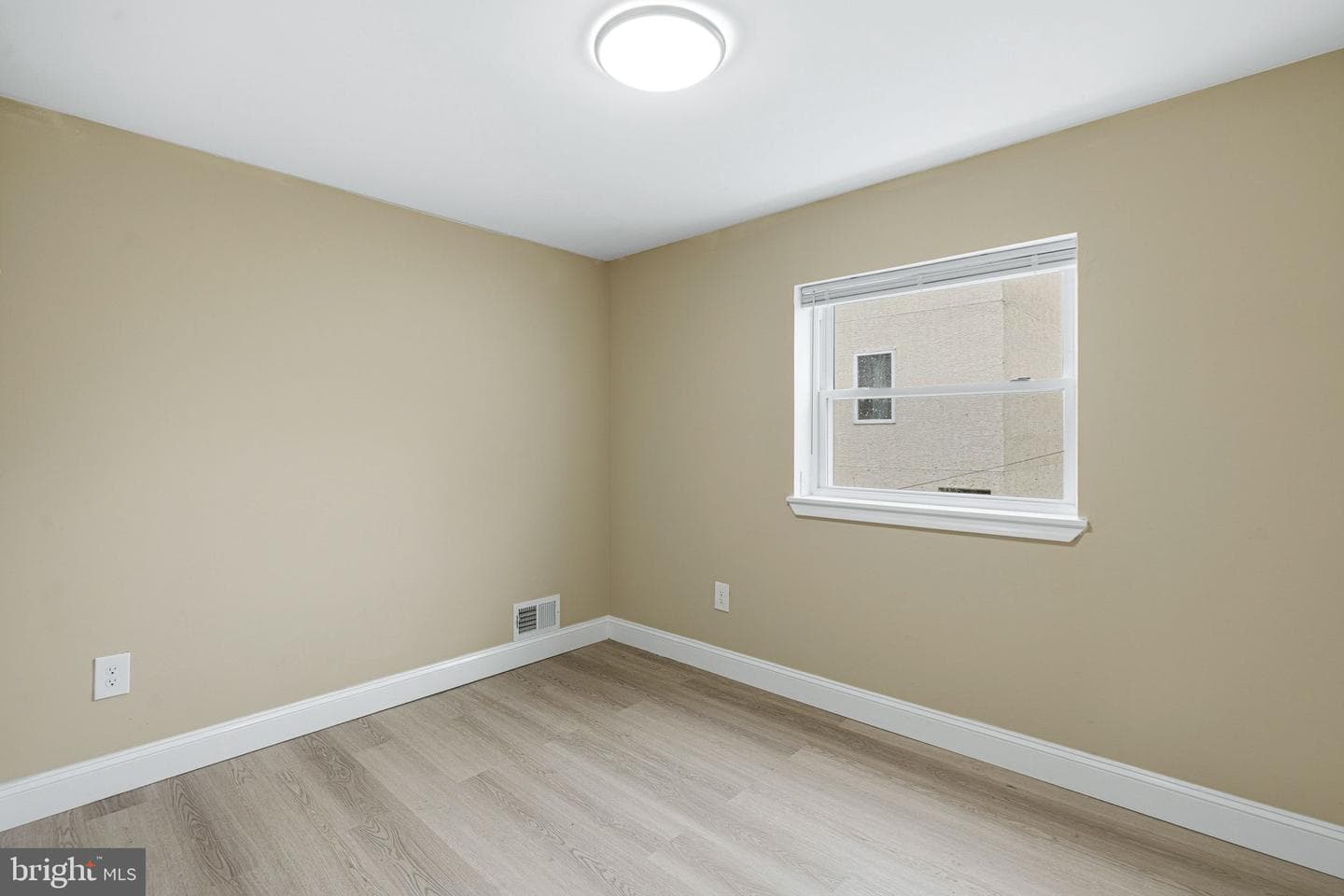 1519 W Thompson Street photo 20