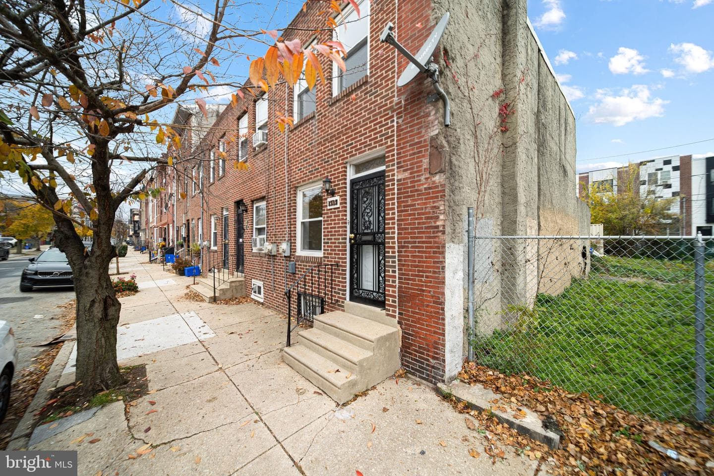 1519 W Thompson Street photo 3