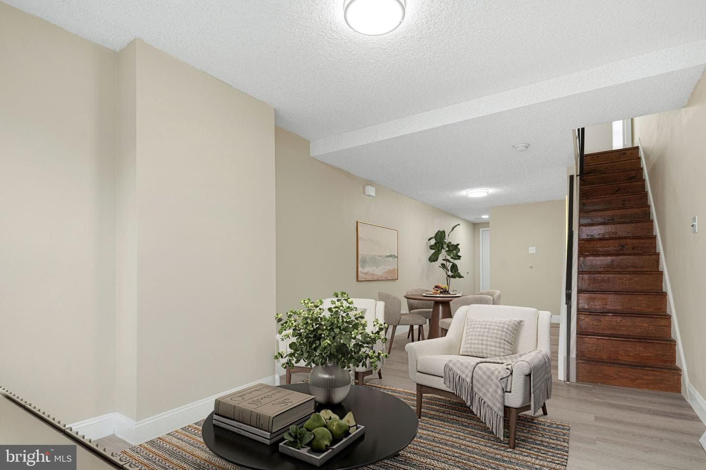 1519 W Thompson Street photo 5