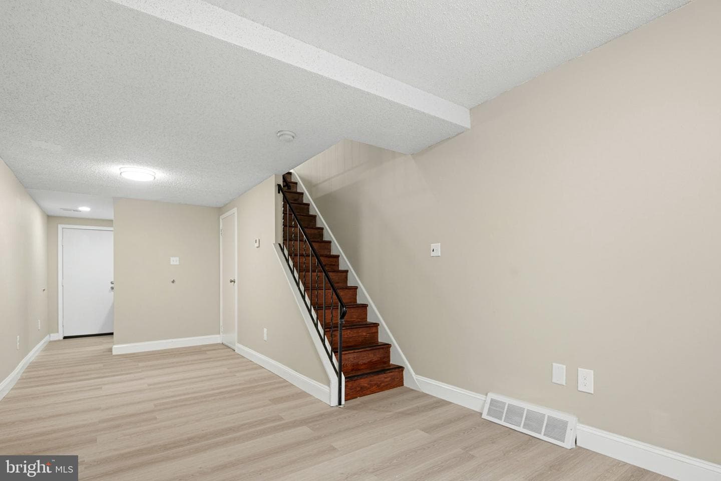 1519 W Thompson Street photo 8