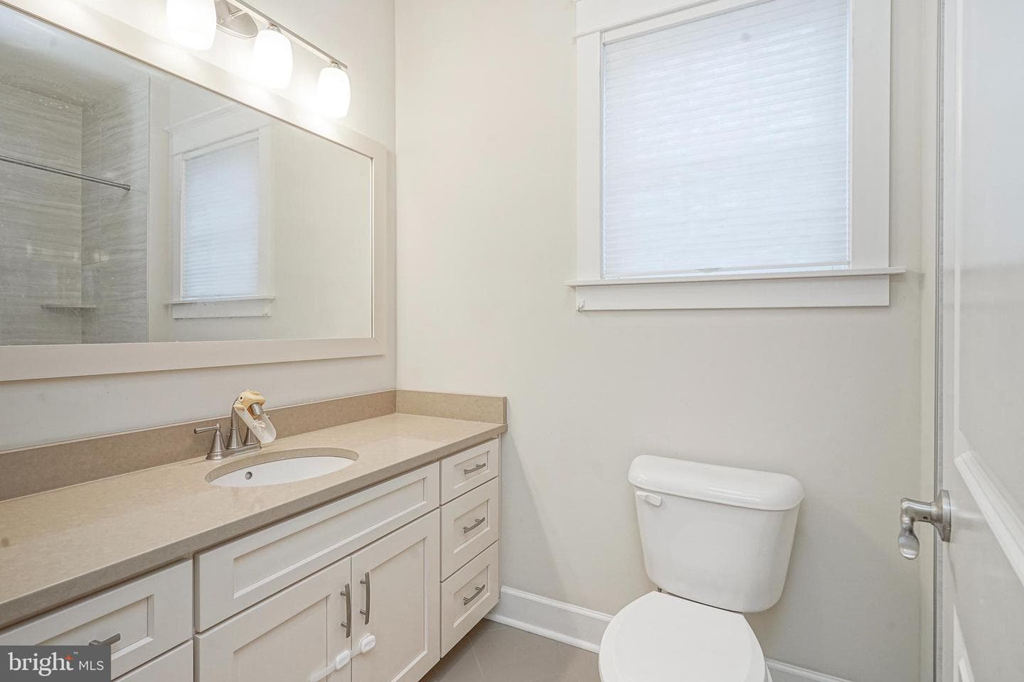 538 Leverington Avenue #c photo 33