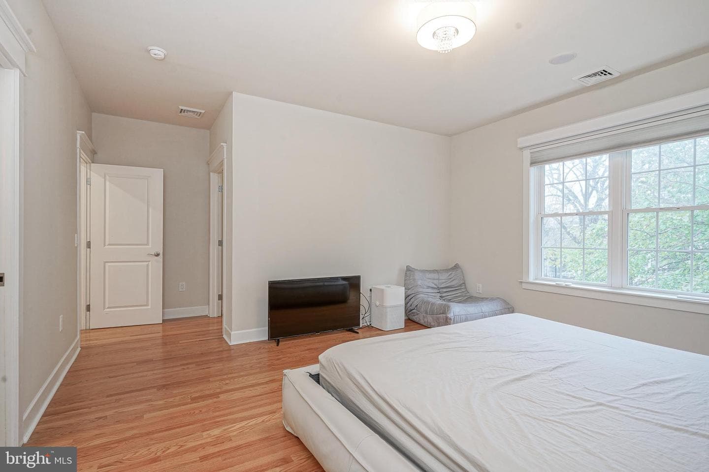 538 Leverington Avenue #c photo 35
