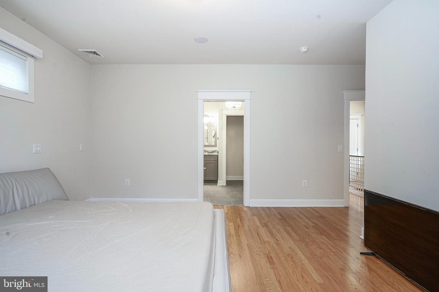 538 Leverington Avenue #c photo 36