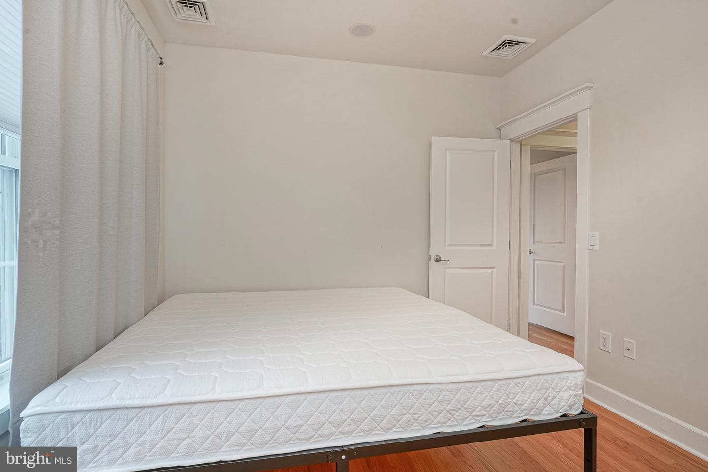 538 Leverington Avenue #c photo 37