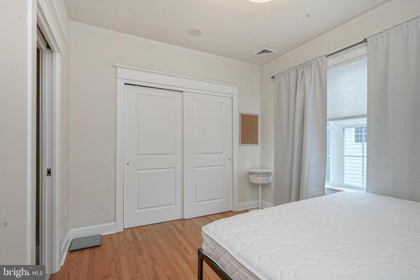 538 Leverington Avenue #c photo 39
