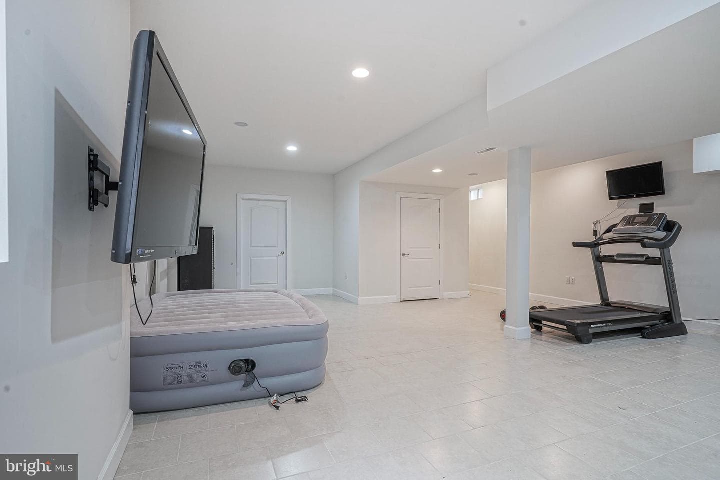 538 Leverington Avenue #c photo 42