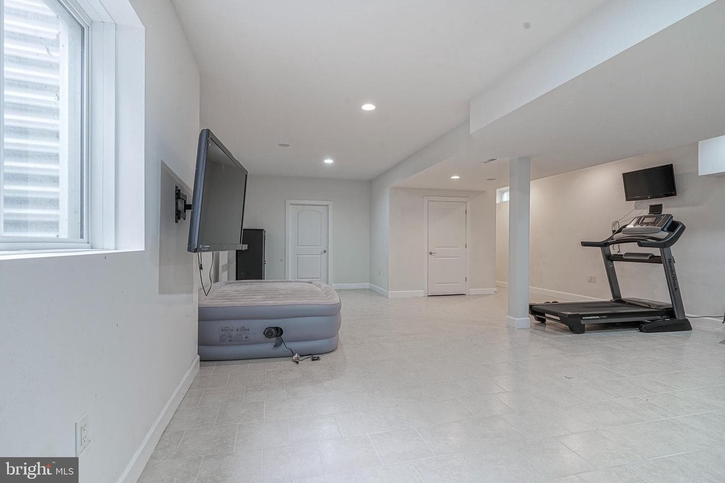 538 Leverington Avenue #c photo 43