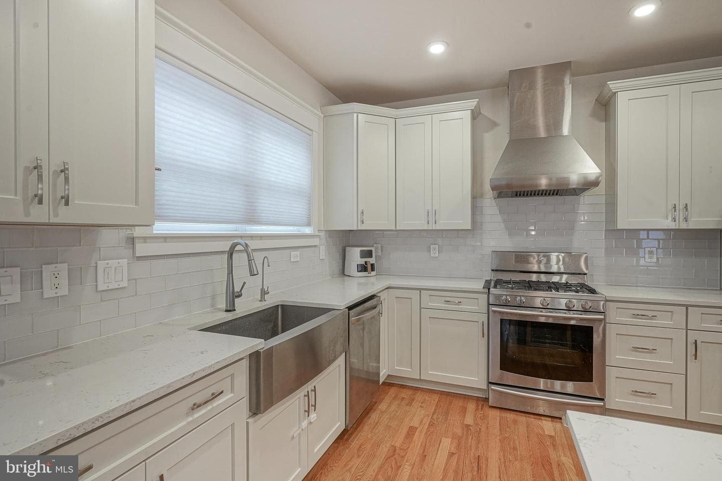 538 Leverington Avenue #c photo 8