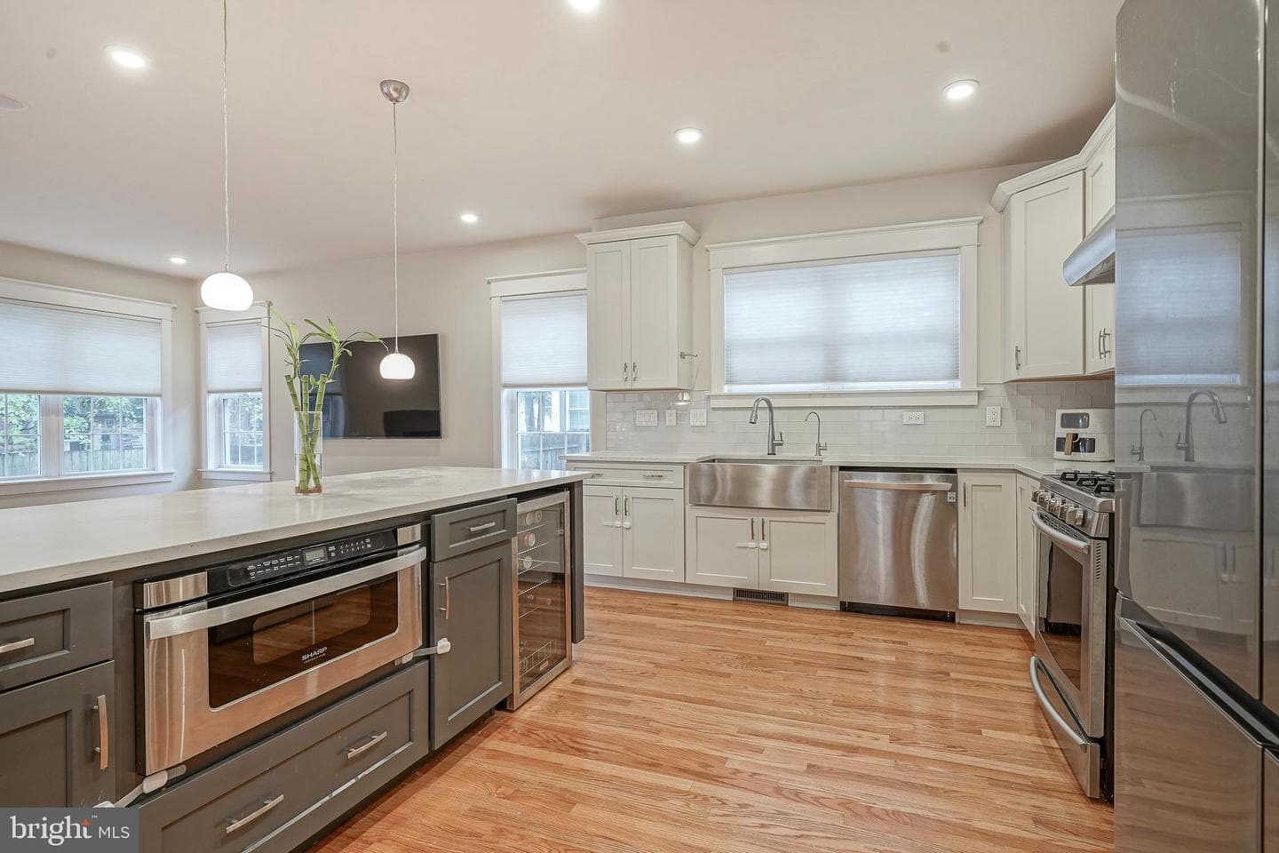 538 Leverington Avenue #c photo 9