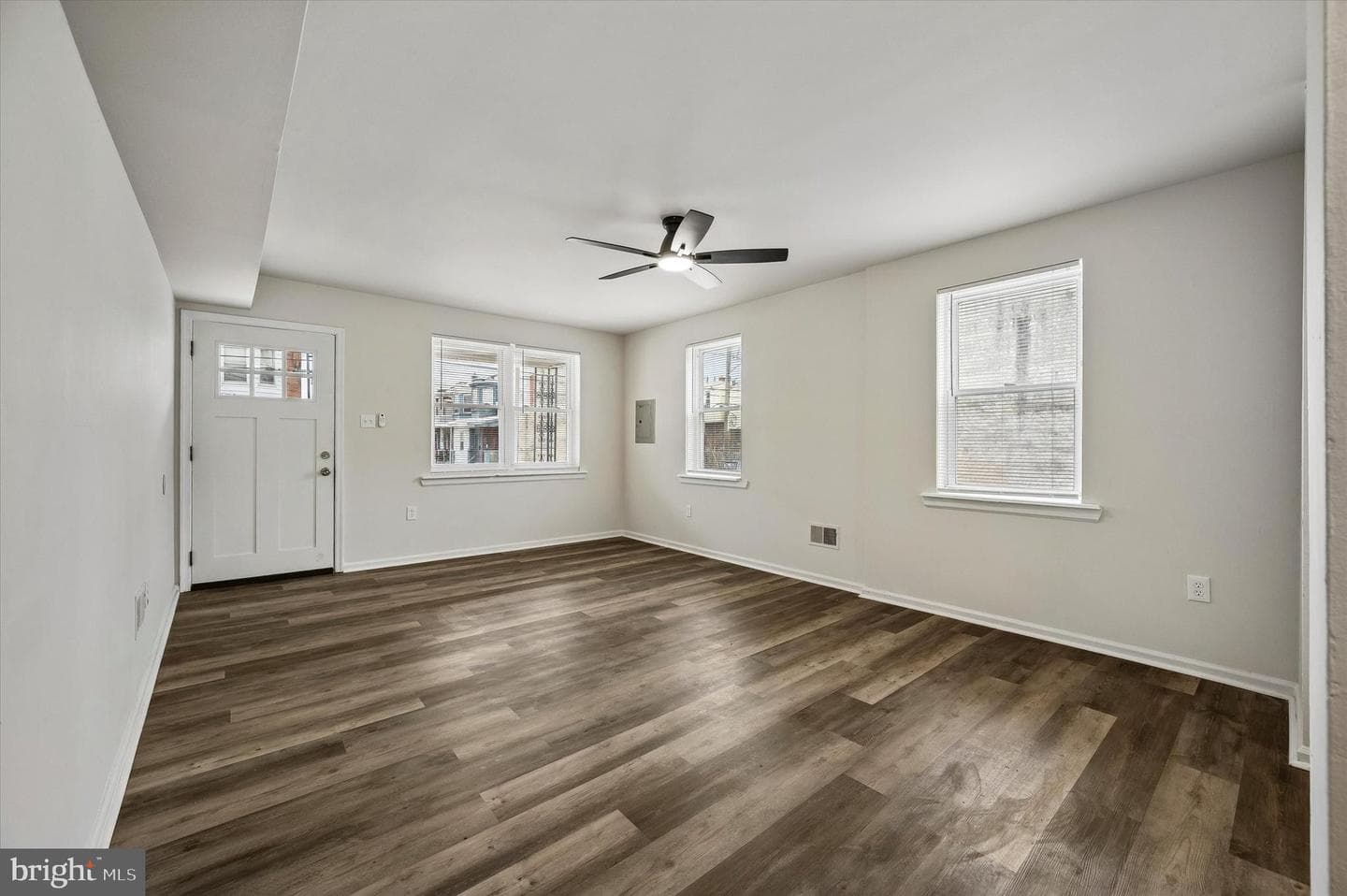 5943 Race Street photo 4