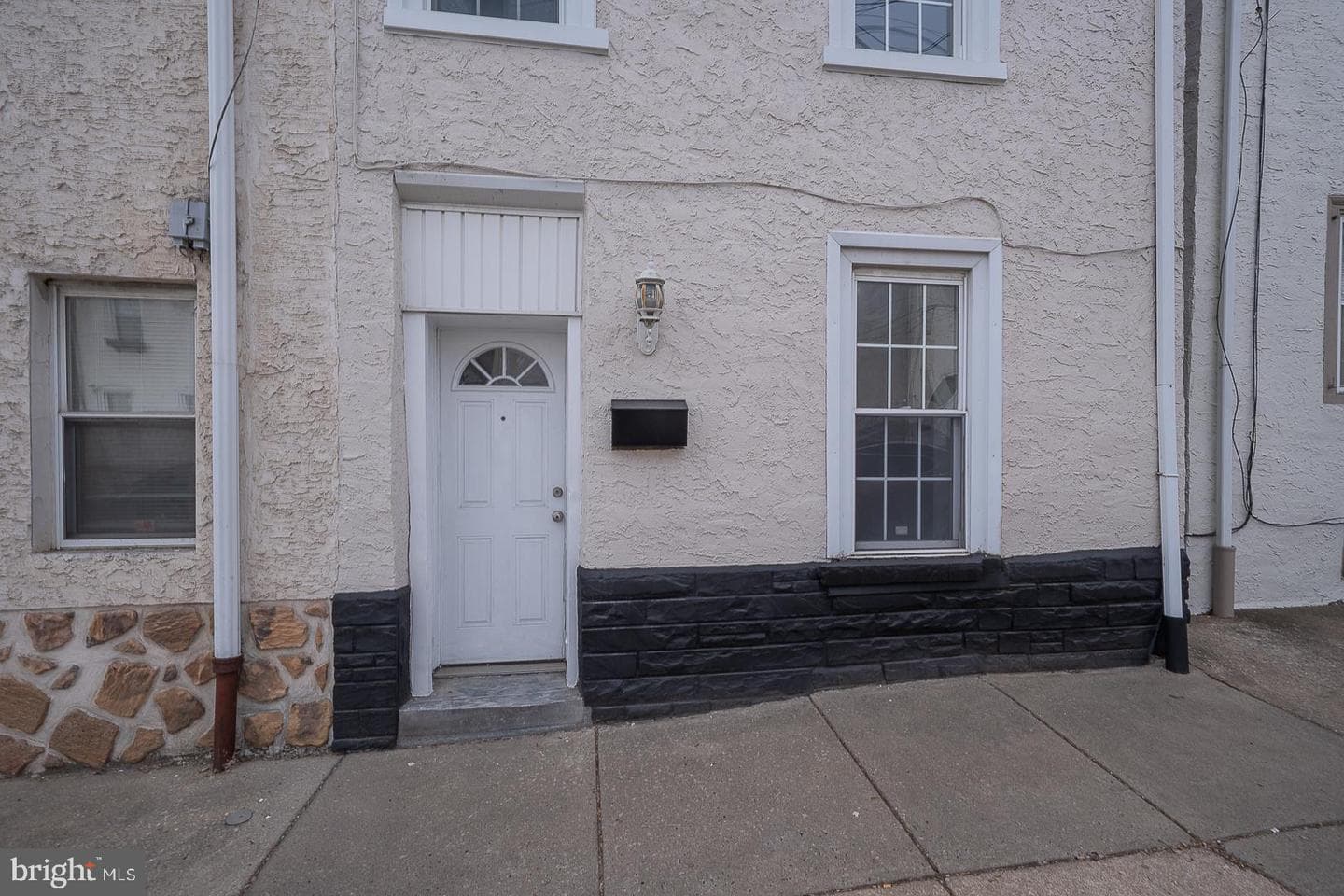 4728 Umbria Street photo 2
