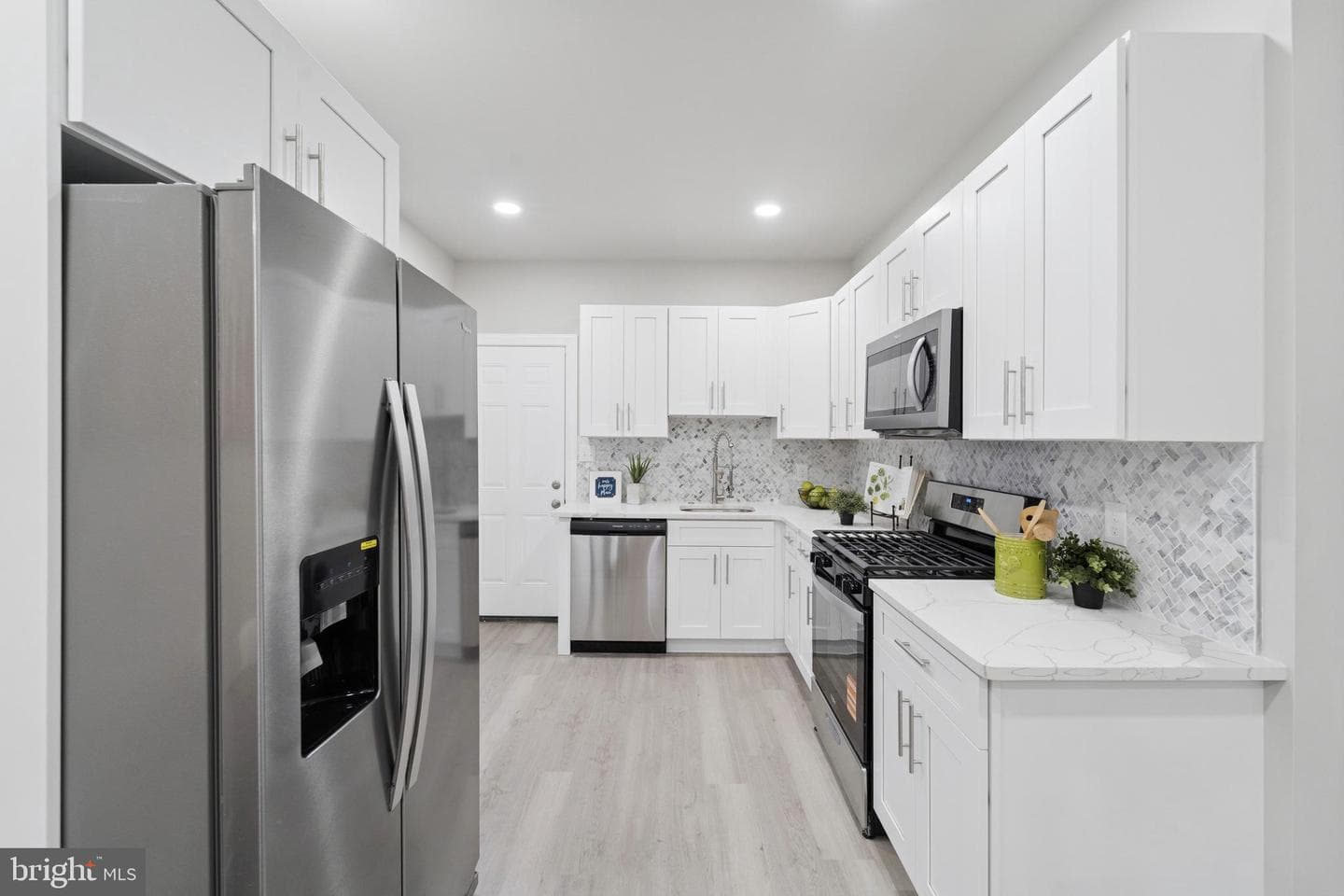 5339 Addison Street photo 11