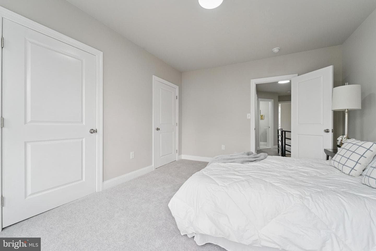 5339 Addison Street photo 17