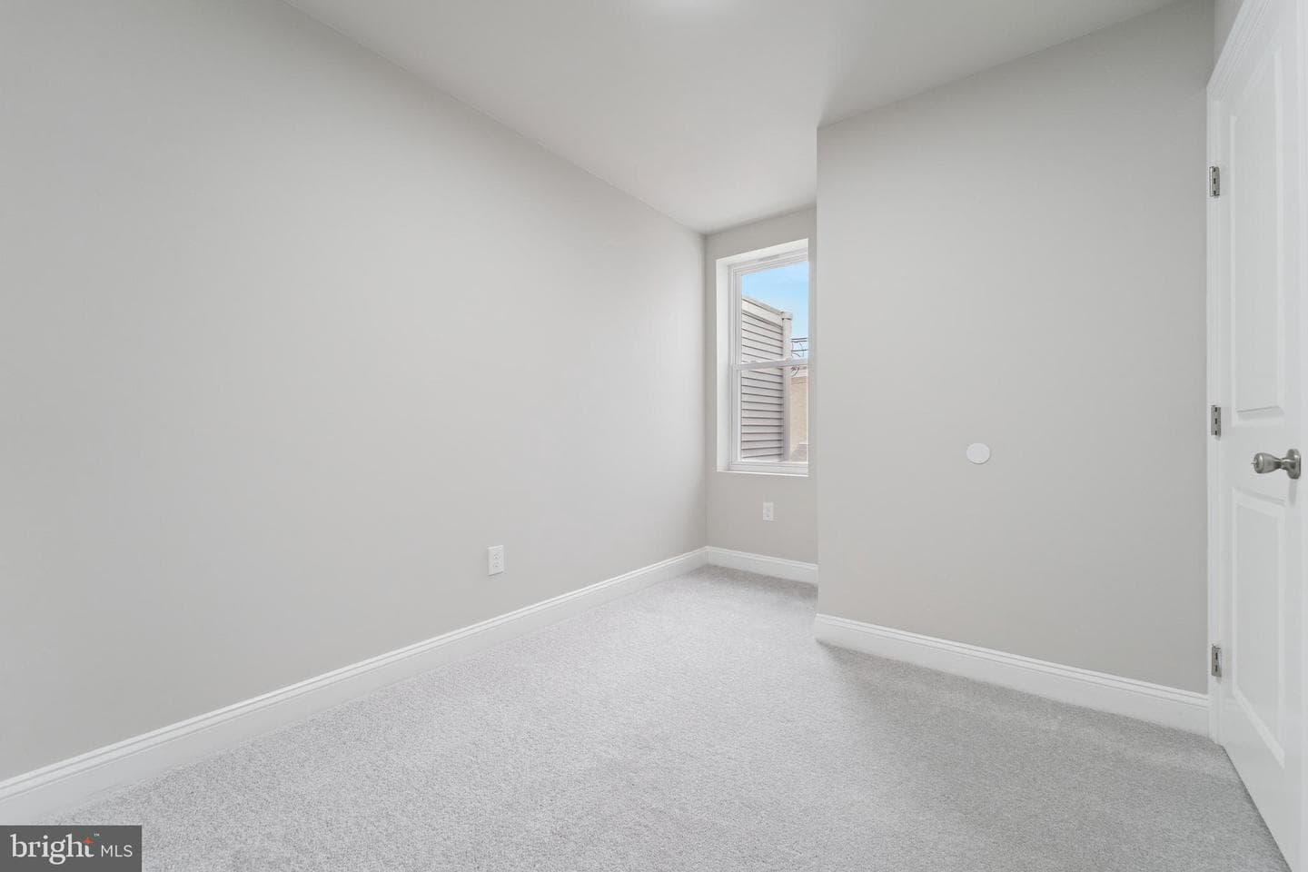 5339 Addison Street photo 19