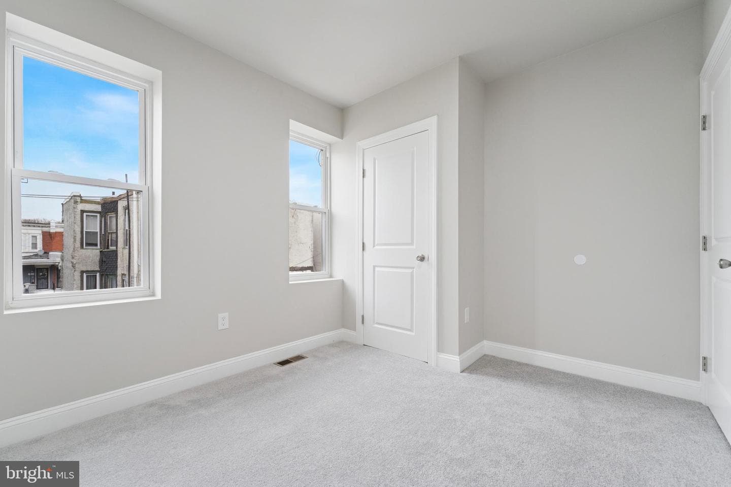 5339 Addison Street photo 20