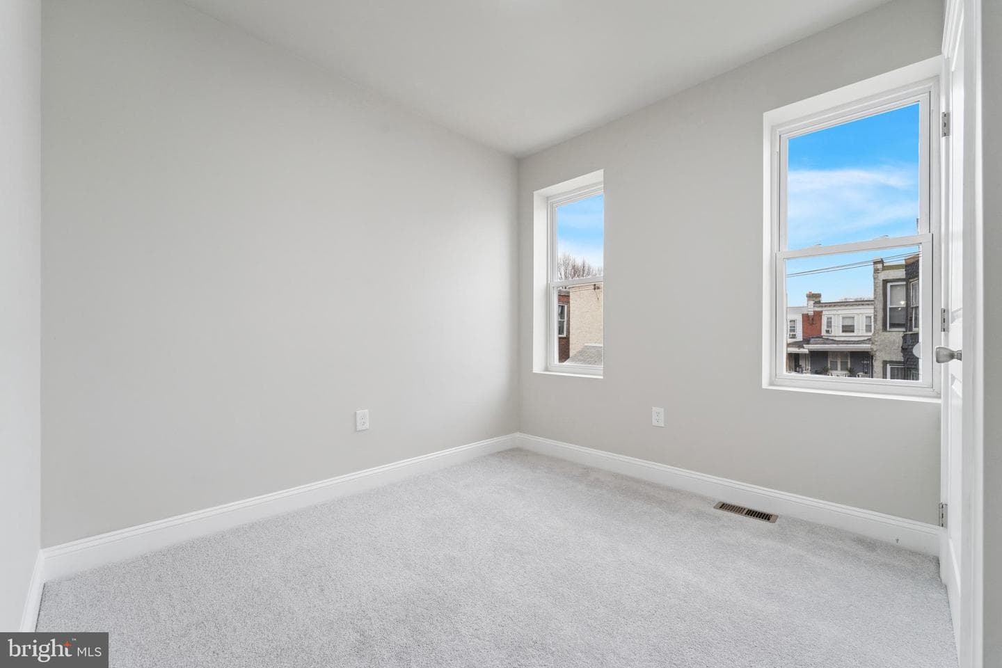 5339 Addison Street photo 21
