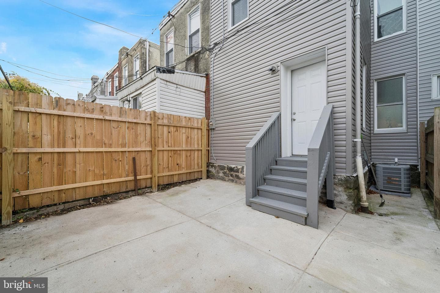 5339 Addison Street photo 3
