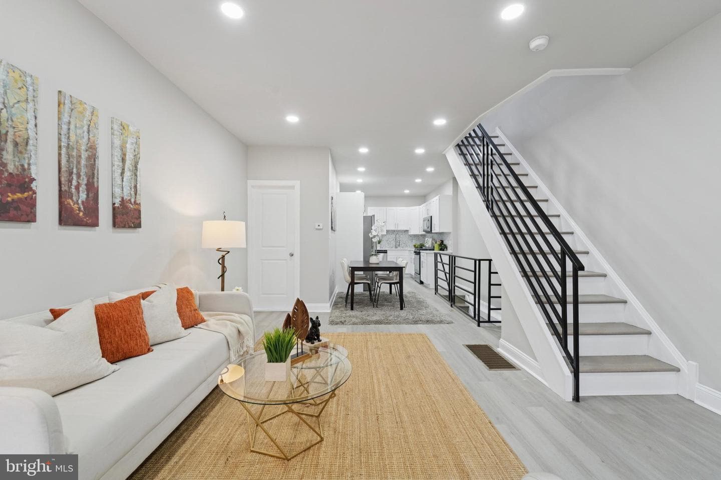5339 Addison Street photo 4