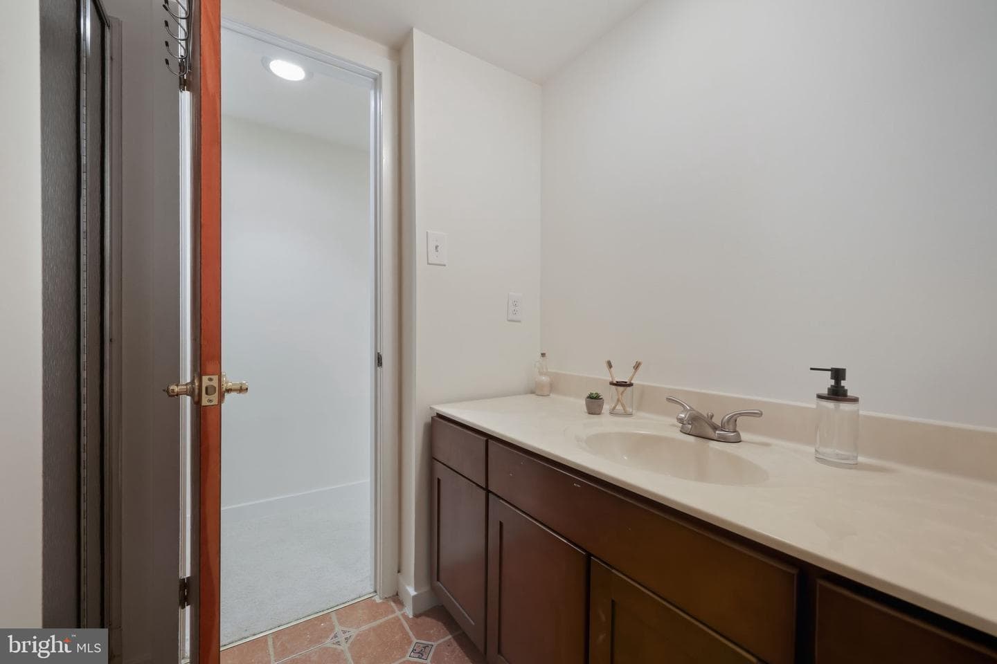 919 Latimer Street photo 29