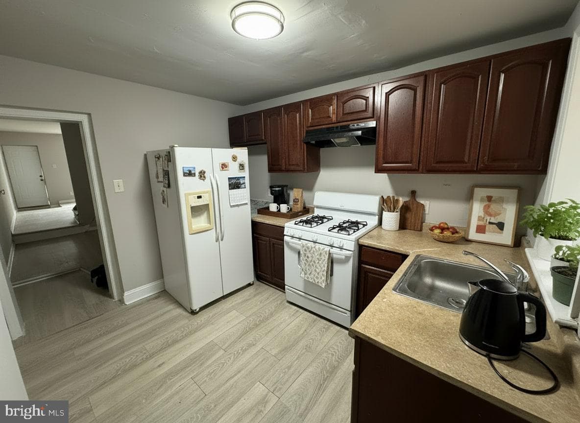 70 E Walnut Lane photo 4