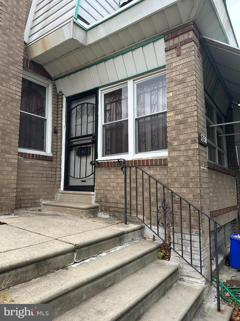 5730 Kemble Avenue photo 2