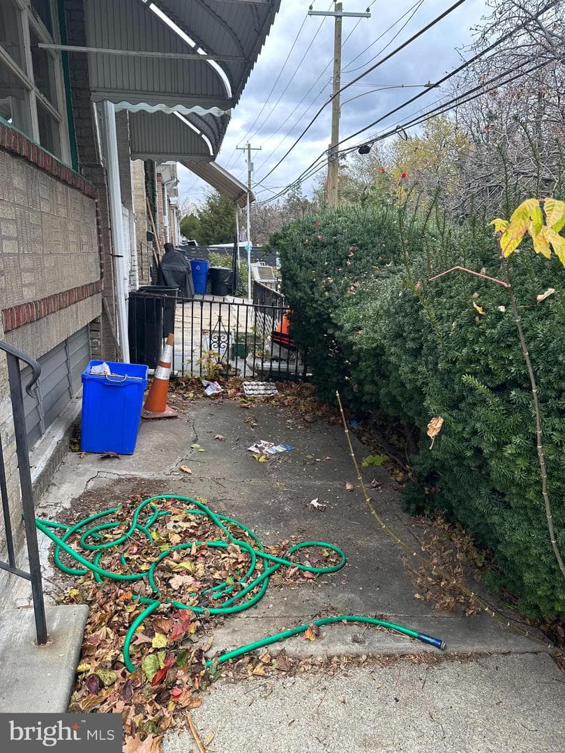 5730 Kemble Avenue photo 3