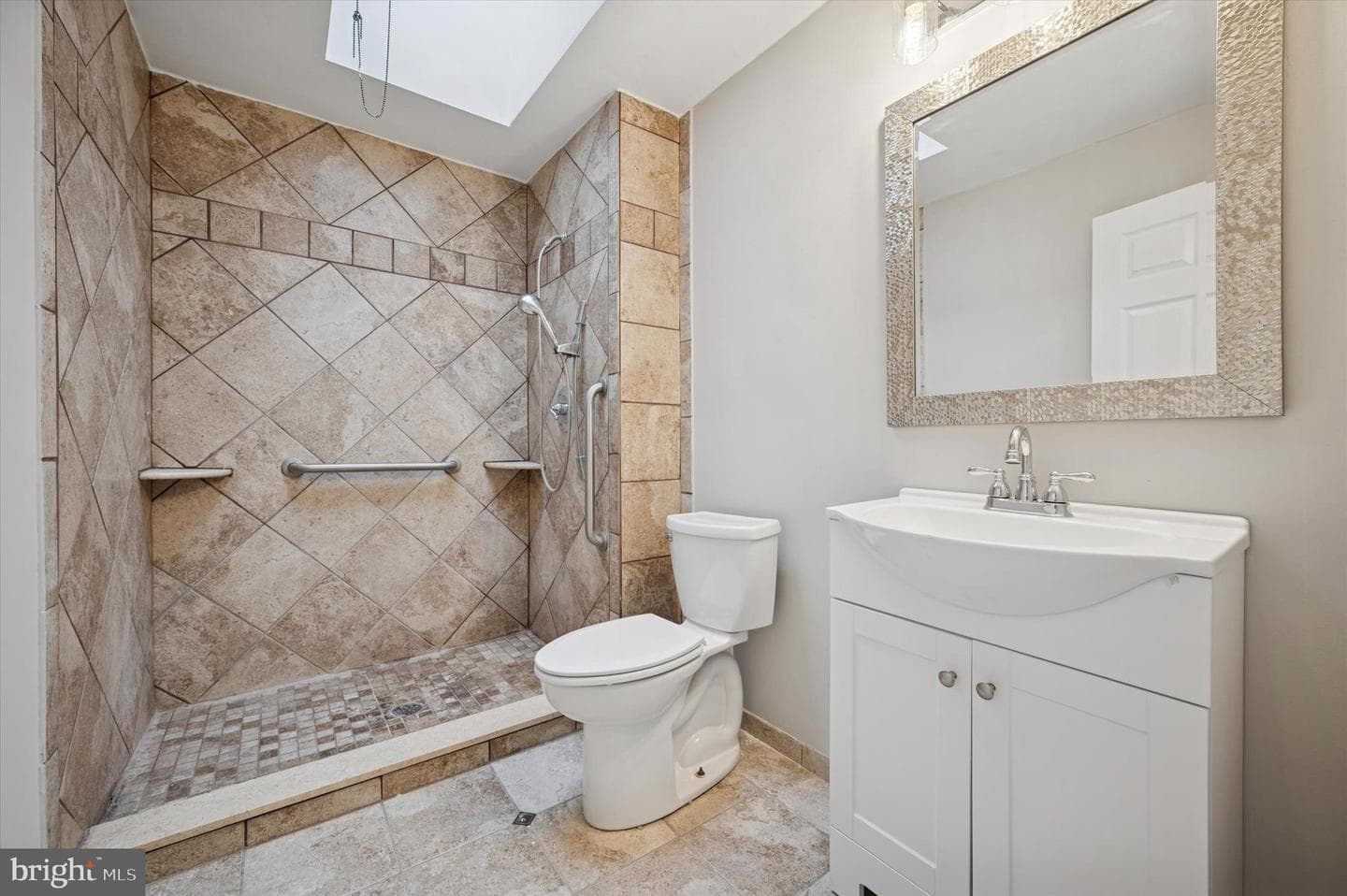832 Kenmore Road photo 23