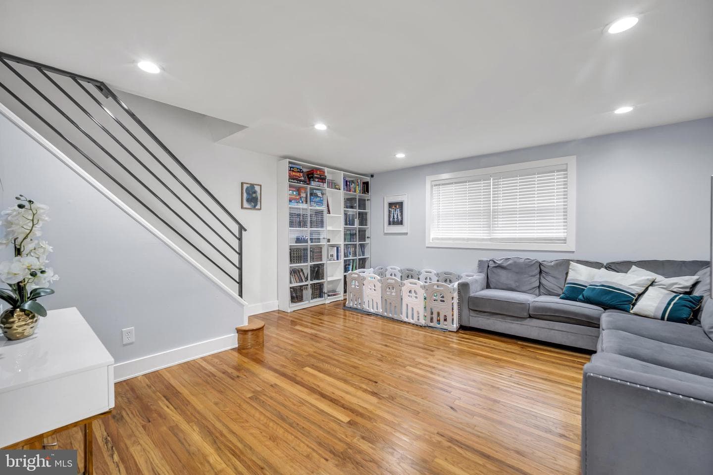 370 Selma Street photo 11