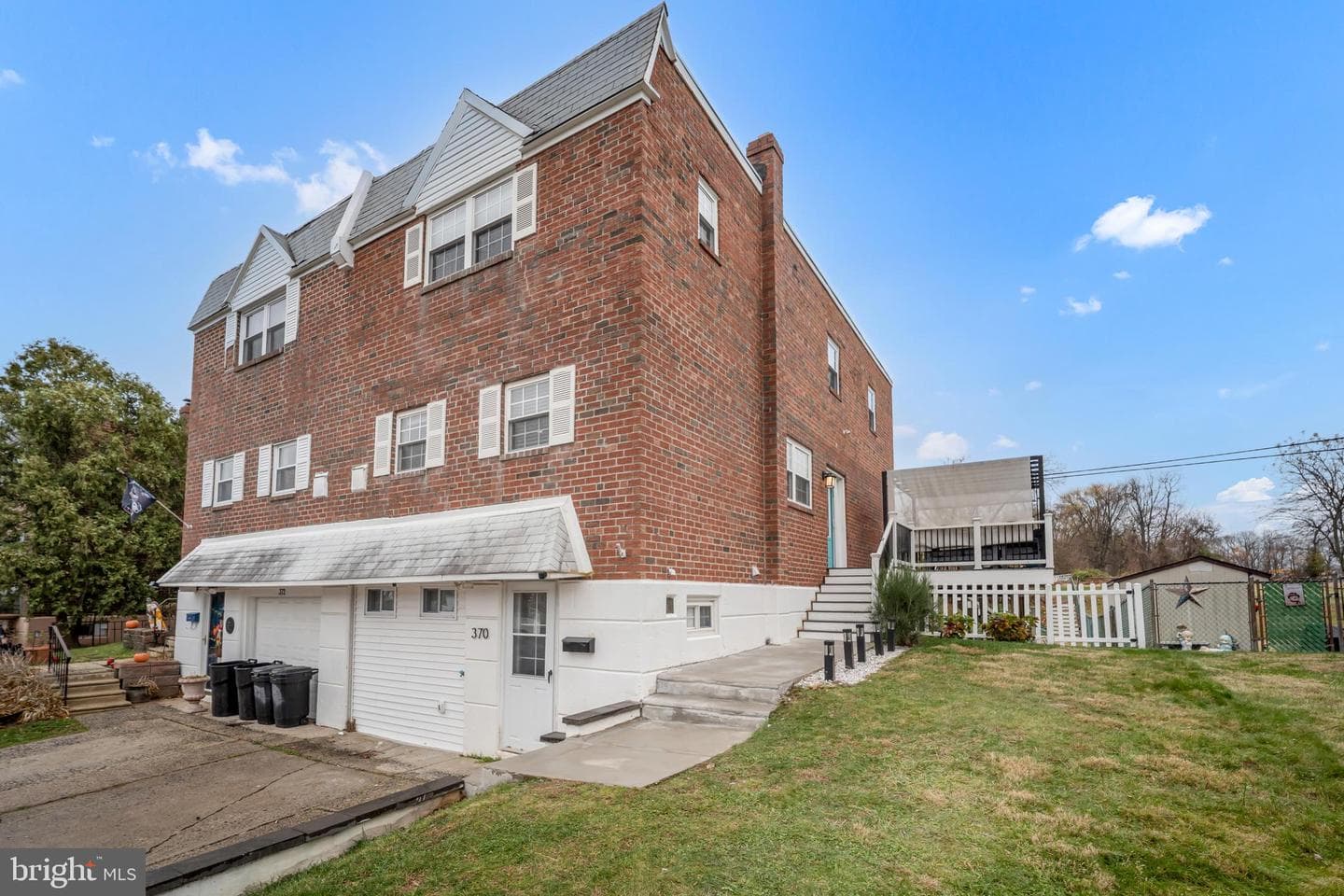 370 Selma Street photo 2