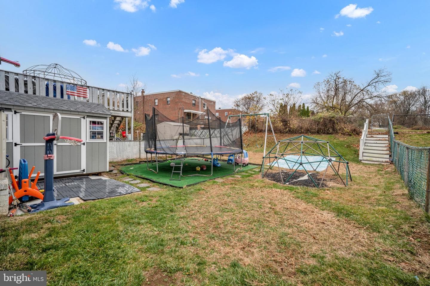 370 Selma Street photo 34